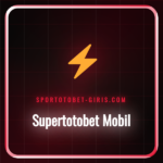 Supertotobet Mobil uygulaması ile telefondan bahis yapan bir kullanıcı.